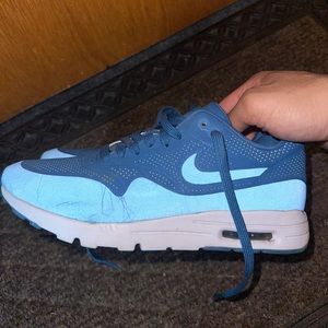 Women’s Nike Air max size 7.5